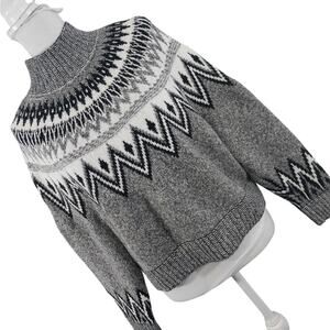 OLD NAVY! BLACK, GRAY & WHITE CLASSIC SNOWFLAKE SWISS SKI SWEATER! SZ M